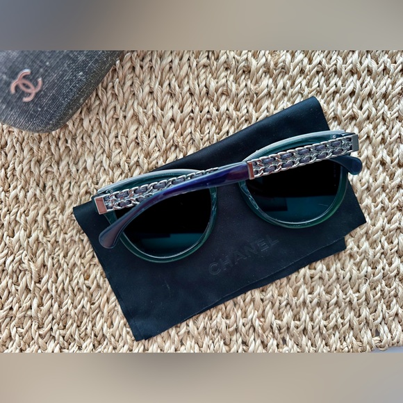 Chanel Cat Eye Sunglasses
5361-Q 1576/5R Lambskin Chain Violet Italy main image 9